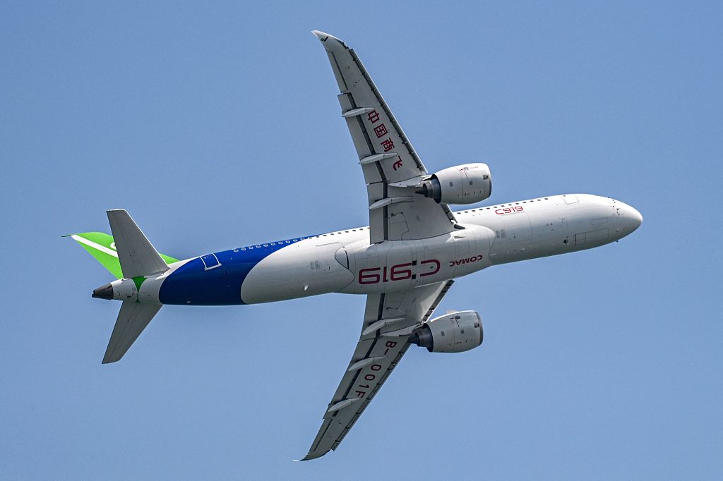 चीनबाट उत्पादित बिशाल यात्रुवाहक विमान सिङ्गापुर एयरोस्पेस प्रदर्शनीमा