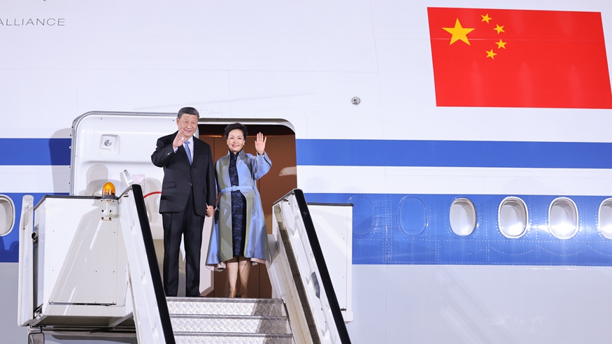 Xi Jinping rozpoczął wizytę państwową w Serbii
