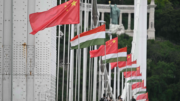 Chinesisch-ungarische Beziehungen auf umfassende strategische Allwetter-Partnerschaft im neuen Zeitalter gehoben