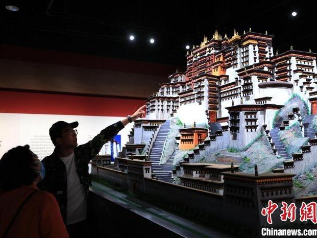 Ziarahi Muzium Budaya Zang di Qinghai