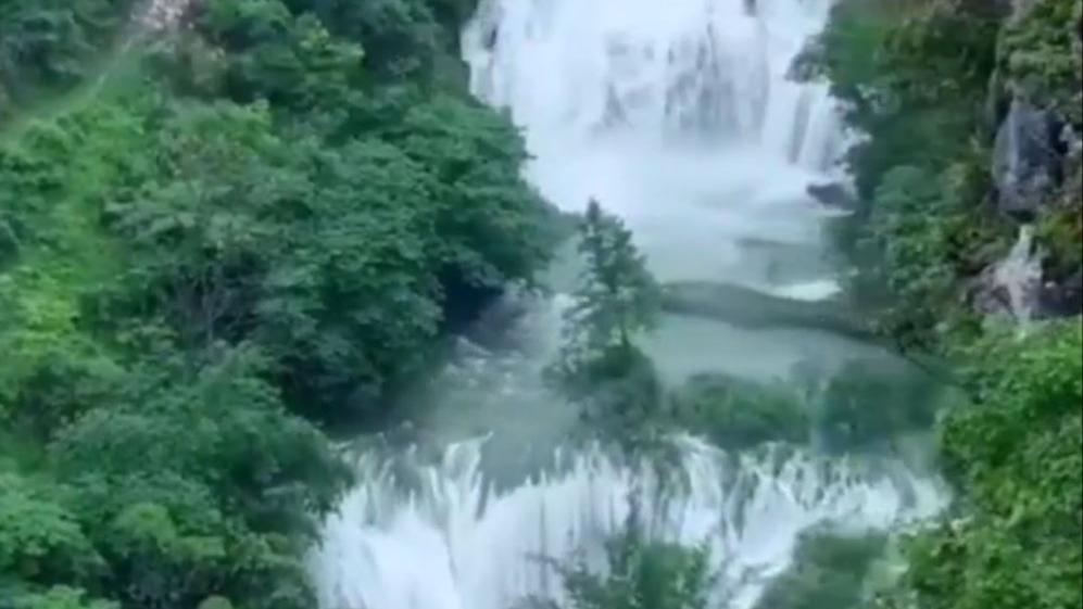 ویدئو| شکوه و عظمت آبشار «اِرلانگ» در جنوب چین