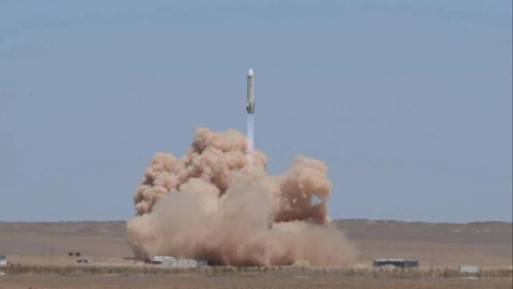نخستین آزمایش موشک قابل استفاده مجدد چین برای برخاست و فرود عمودی 10 کیلومترا