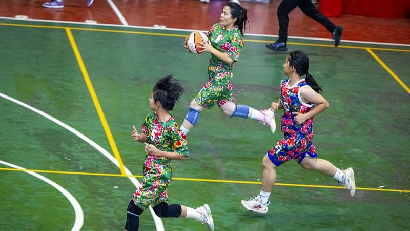 Pertandingan Bola Keranjang Wanita Antara Kampung di Wuzhou