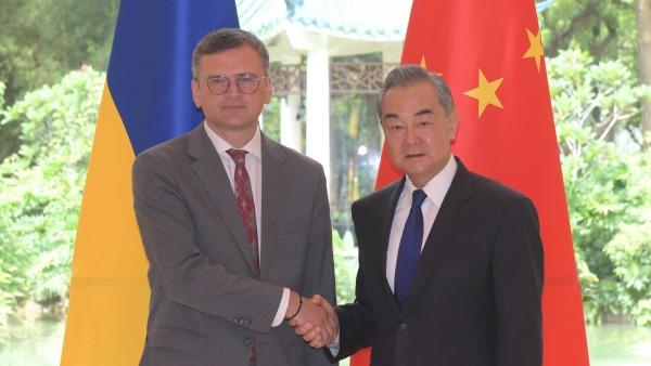 دیدار وزیر خارجه چین با همتای اوکراینی خود در شهر گوانگ جو/ وزیر خارجه چین: به دنبال راه حلی سازنده برای مسئله جنگ اوکراین هستیما