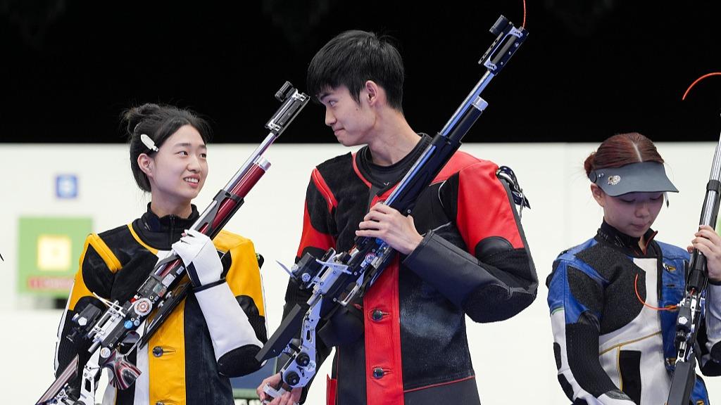 パリ五輪＞射撃混合10mエアライフル団体で黄雨婷・盛李豪ペアが中国に
