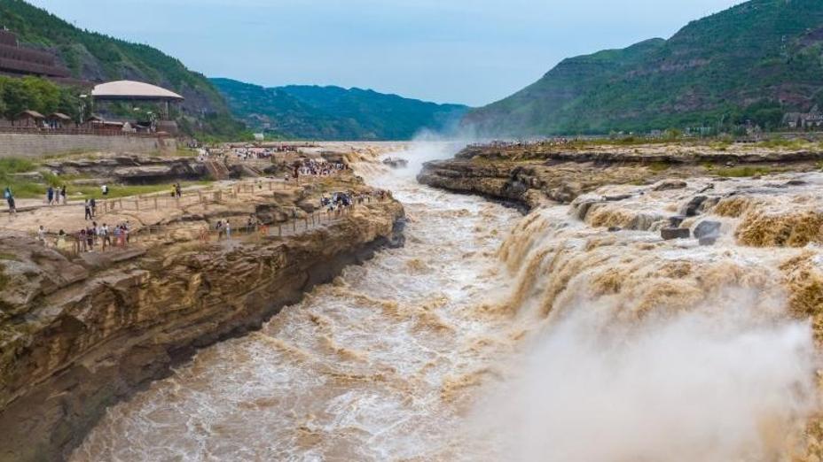 Pemandangan Air Terjun Hukou yang Mengagumkan