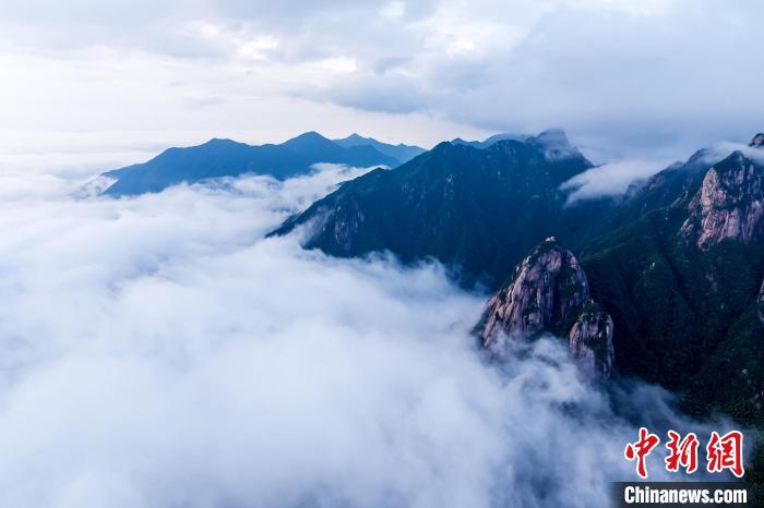 Gunung Jiuhua Dihiasi Lautan Awan