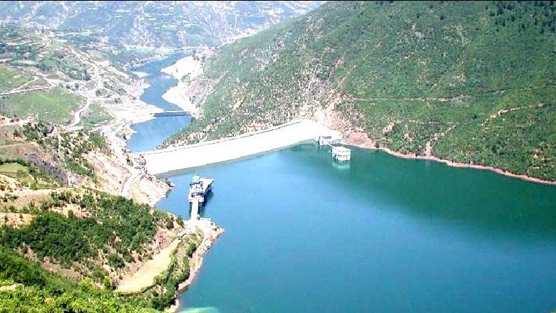 Kaskada e lumit Drin (Foto Shqiptarja.com)