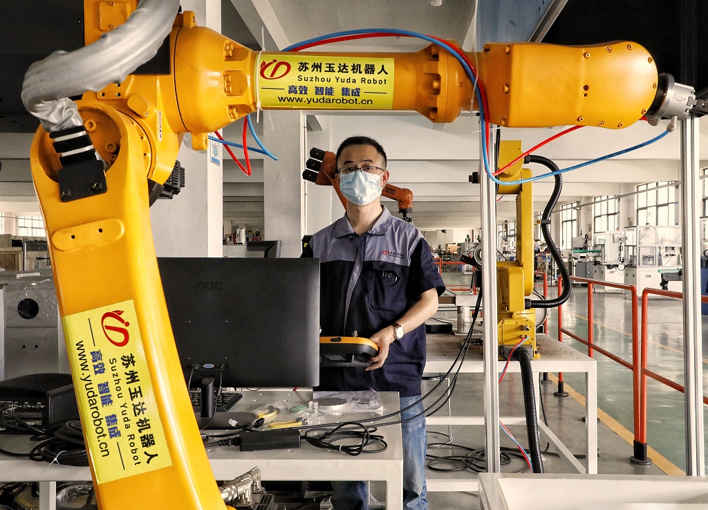 Punëtorë janë duke punuar për të prodhuar robotë të eksportit, 12 qershor 2022, Suzhou, provincë Jiangsu(Foto:VCG)