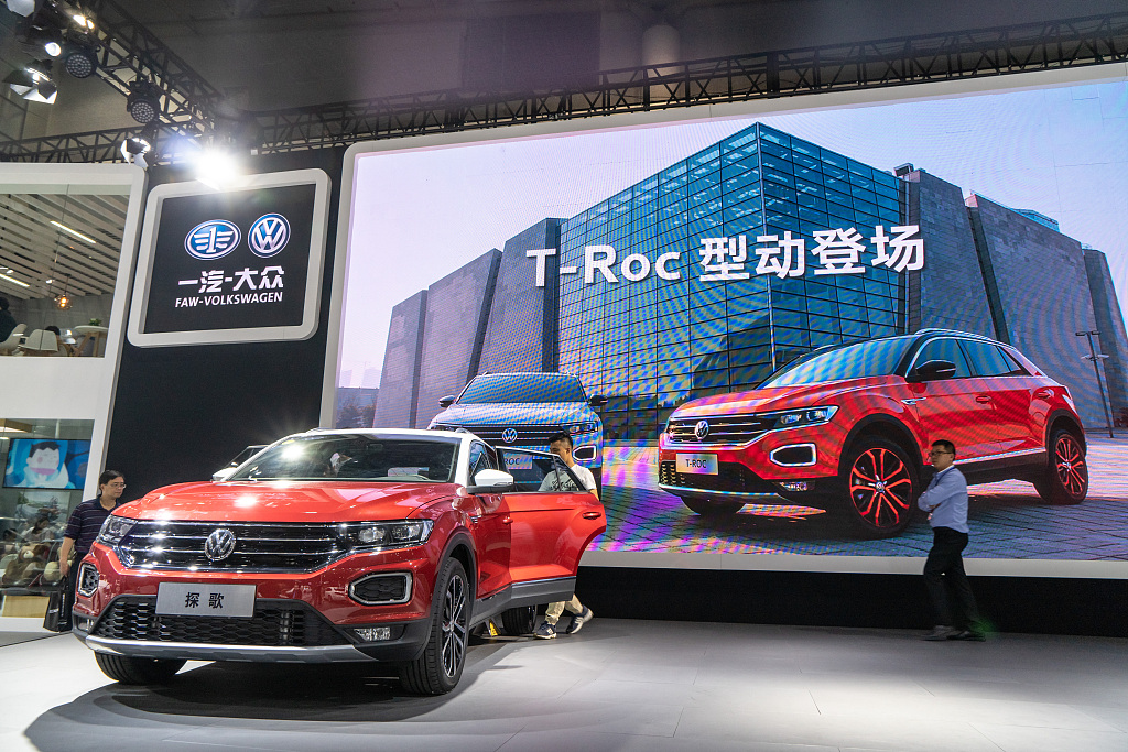 Makinat e Volkswagen-it në ekspozitë të automobileve në Kinë(Foto:VCG)