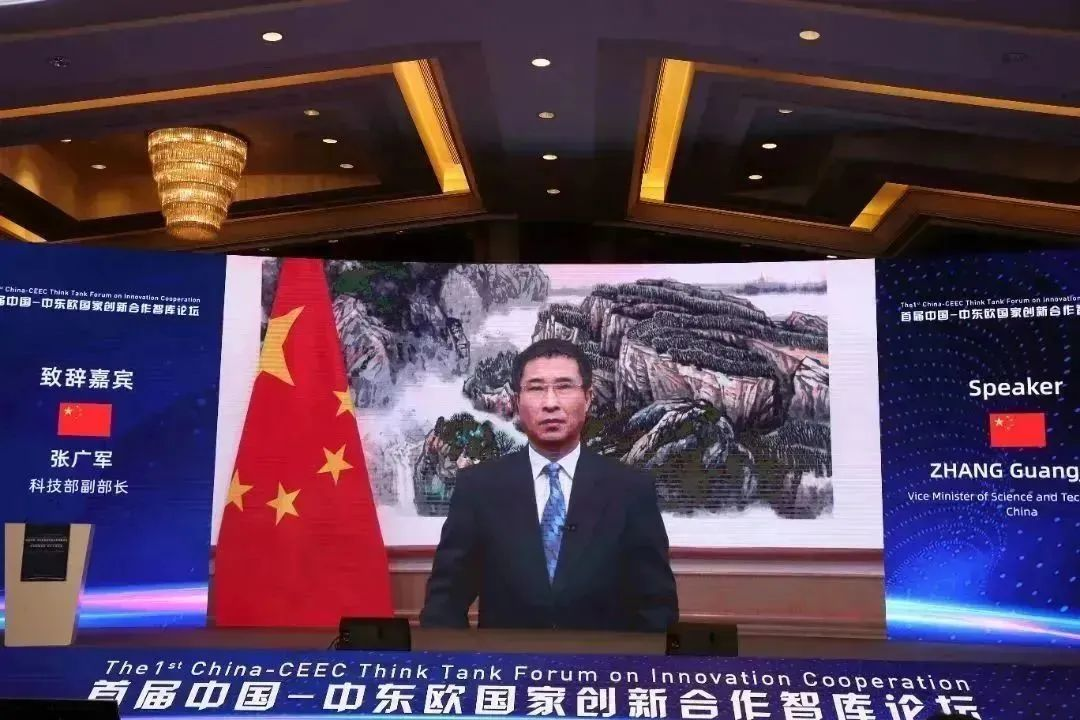 Zhang Guangjun drži govor 