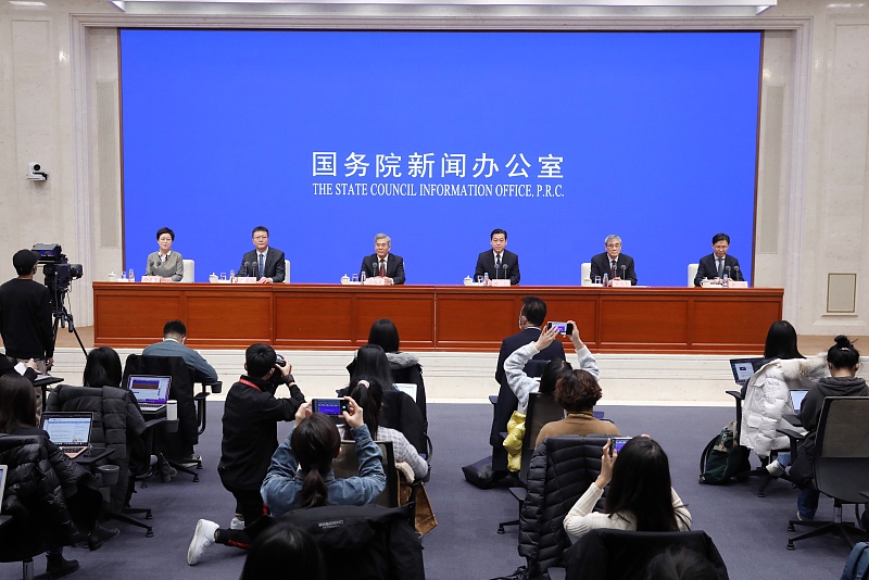 Konferencë shtypi e Zyrës së Informacionit të Këshillit të Shtetit mbi fluksin e udhëtimeve për Festën e Pranverës, Pekin, 6 janar 2023. / CFP