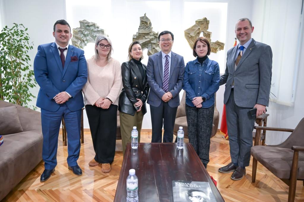 Ambasadori i Kines ne Shqiperi vizite ne Gjirokaster (Foto Facebook ambasadori Zhou Ding)