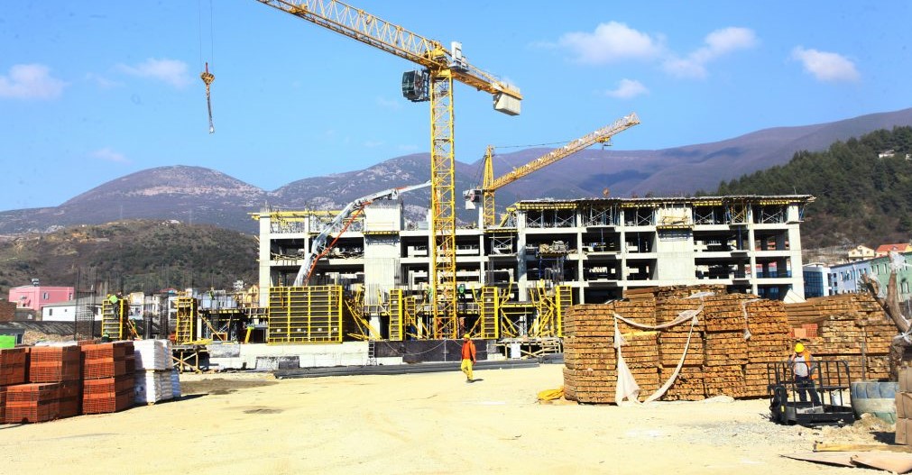 Kantier ndertimi ne Shqiperi (Foto Atsh)