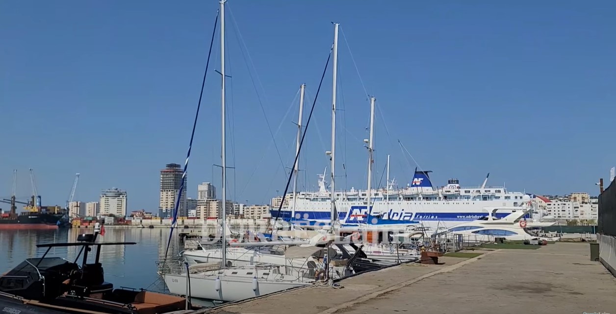 Anijet në Portin e Durrësit (Foto Durrës Lajm)