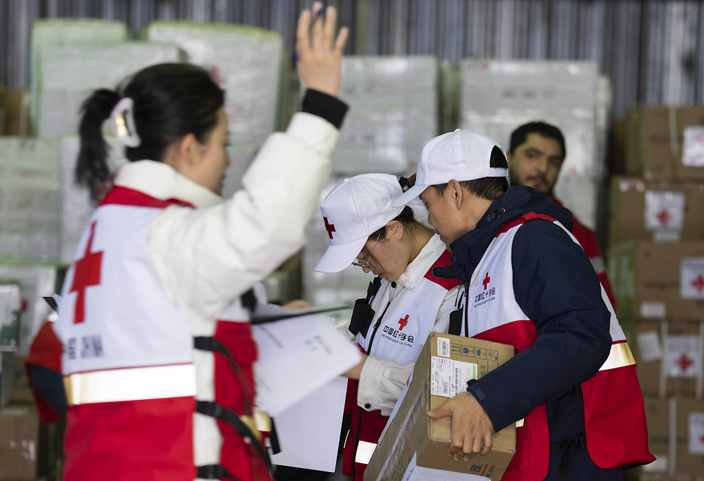 Stafi kinez i Kryqit të Kuq punojnë në Siri të goditur nga tërmeti, shkurt 2023(Foto:VCG)