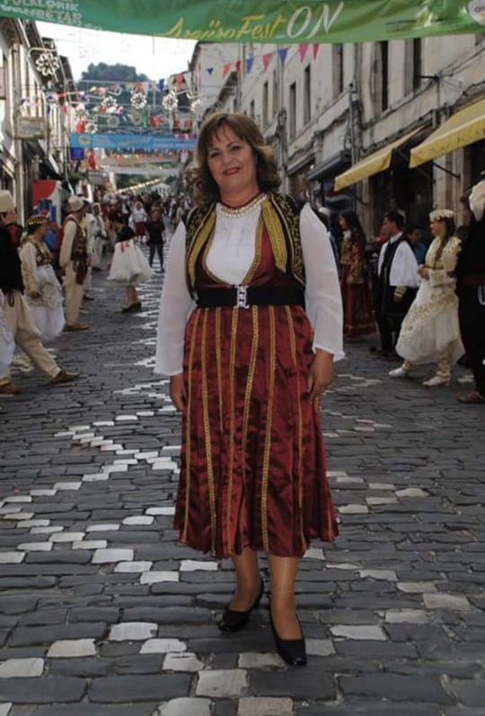 Donika Proko Pecallari me veshje popullore (Foto personale)