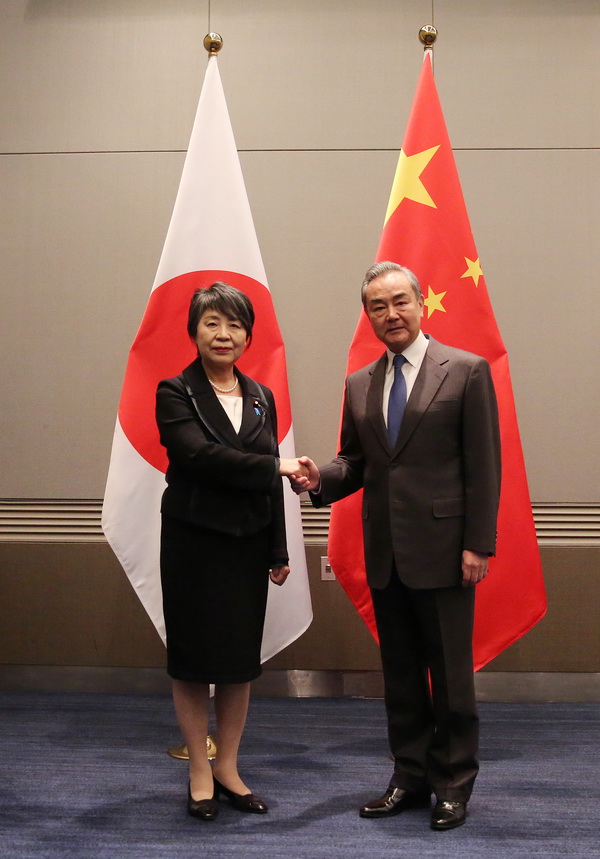 Foto: Ministri i Jashtëm kinez Wang Yi takohet me homologen japoneze Yoko Kamikawa në Busan, Kore e Jugut, 25 nëntor 2023. /Ministria e Jashtme e Kinës