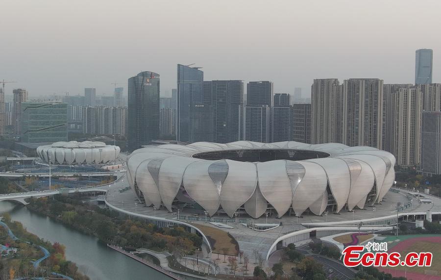 Αεροφωτογραφία του Ολυμπιακού Αθλητικού Κέντρου του Χανγκζόου,γνωστό ως «Μεγάλο Νούφαρο», το κύριο στάδιο για τους 19ους Ασιατικούς Αγώνες στο Χανγκτζόου, στην επαρχία Τζετζιάνγκ της ανατολικής Κίνας, 6 Δεκεμβρίου 2023. (Φωτογραφία: China News Service/Wang Gang) 