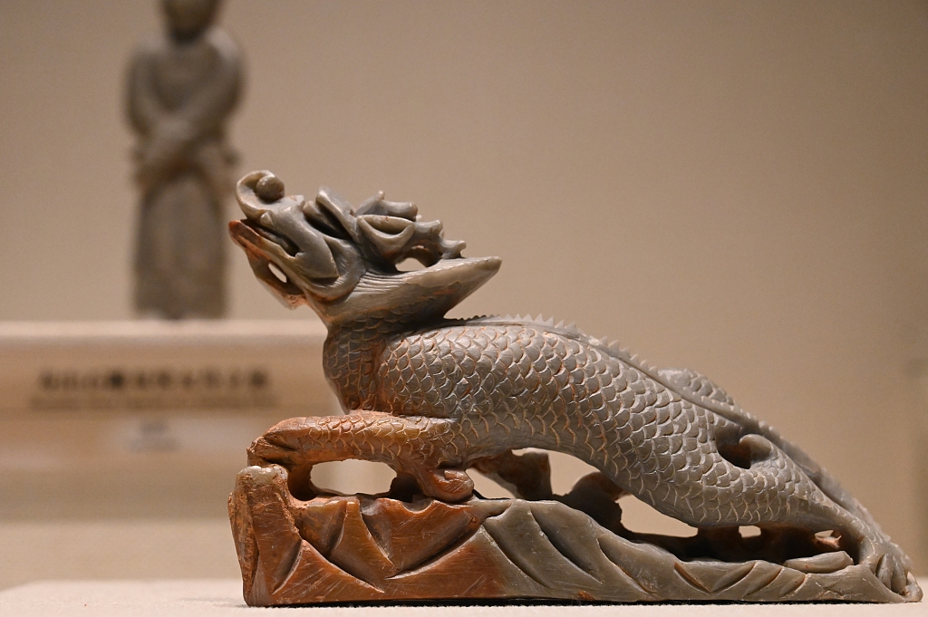 Museu da cidade de Fuzhou: dragão esculpido em pedra da dinastia Yuan  (1279–1368)