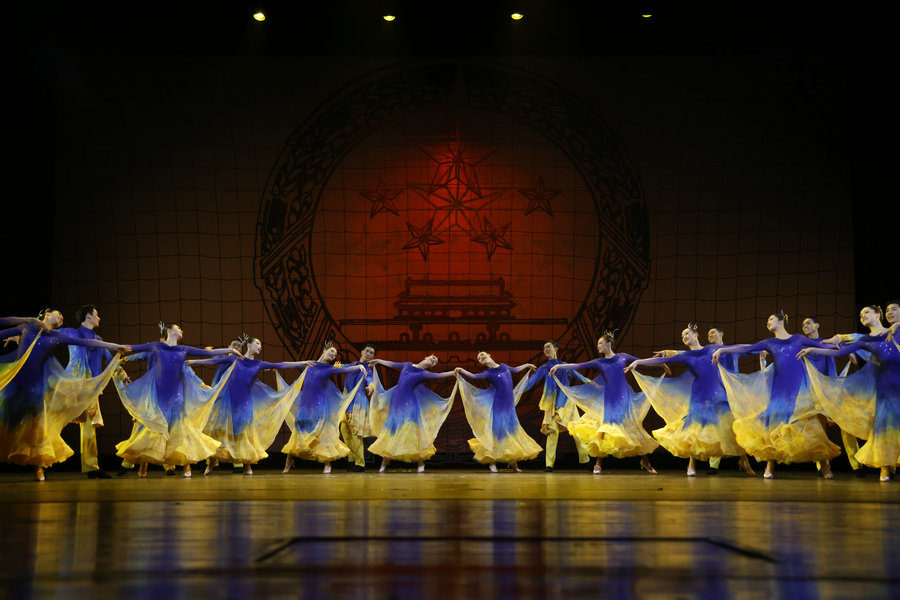 Την ιστορία της Λιν Χουιγίν αφηγείται το χορευτικό δράμα, «Μια απριλιάτικη ημέρα στη Γη», από την Ακαδημία Χορού του Πεκίνου. [Φωτογραφία από την China Daily]