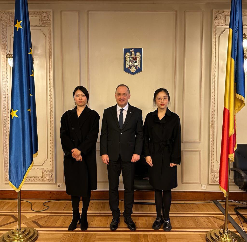 Zhou Mengjie și Lv Yong, împreună cu președintele Grupului Parlamentar Român de Prietenie cu Republica Populară Chineză, Rasaliu Marian-Iulian