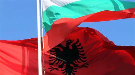 Flamujt e Shqiperise dhe Bullgarise (Foto Gazetaexpress)