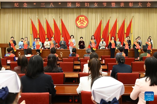 Η Ομοσπονδία Γυναικών Όλης της Κίνας (ACWF) πραγματοποίησε μια συνάντηση για να σηματοδοτήσει την Παγκόσμια Ημέρα των Γυναικών και να τιμήσει αξιόλογες γυναίκες της Κίνας στο Πεκίνο, πρωτεύουσα της Κίνας, στις 3 Μαρτίου 2024. Η κρατική σύμβουλος και πρόεδρος της ACWF, Σεν Γιτσίν μίλησε στην εκδήλωση. [Xinhua/Zhang Yuwei]
