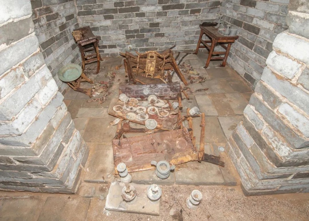 Το εσωτερικό ενός πολύ καλά διατηρημένου τάφου που χρονολογείται από τη δυναστεία Μινγκ που βρέθηκε στην πόλη Σιντζόου, επαρχία Σανσί. [Φωτογραφία από chinadaily.com.cn]