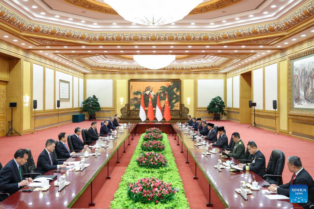 Ο Κινέζος Πρόεδρος Σι Τζινπίνγκ ενώ έχει συνομιλίες με τον νεοεκλεγέντα Πρόεδρο της Δημοκρατίας της Ινδονησίας Πραμπόβο Σουμπιάντο στη Μεγάλη Αίθουσα του Λαού στο Πεκίνο, πρωτεύουσα της Κίνας, 1 Απριλίου 2024. (Xinhua/Yao Dawei)