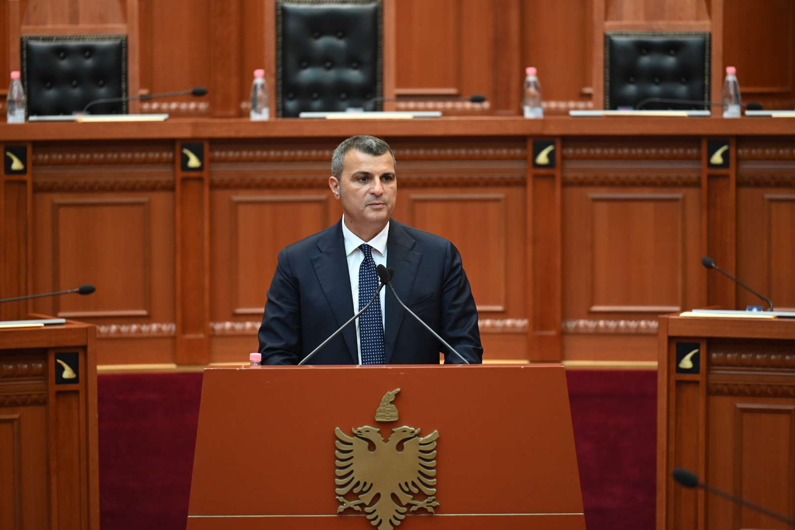 Guvernatori Sejko  në Parlament (Foto Banka e Shqiperise)