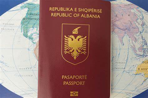 Pasaporte shqiptare (Foto Sotnews)