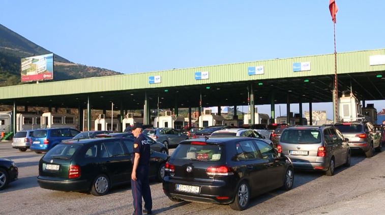 Pika  kalimit kufitar Shqipëri-Kosovë( Foto gazeta Shqiptare)