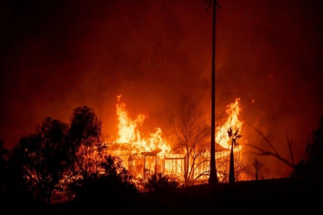 Zjarret ne Los Anxhelos (Foto Rtsh)