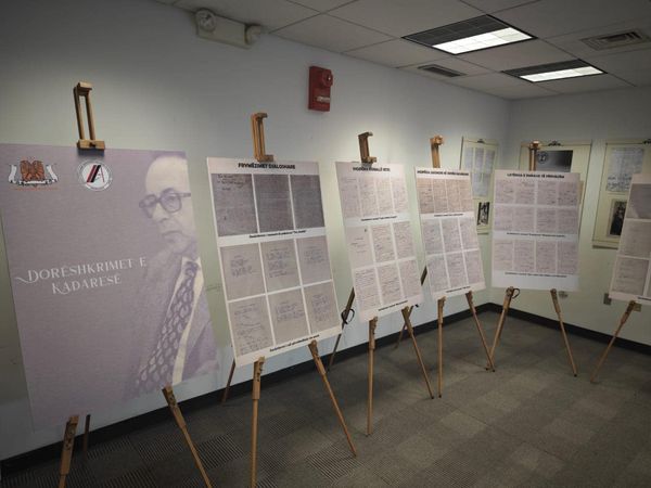 Dorëshkrimet e Kadaresë (Foto ATSH)