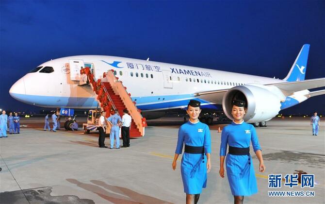 ນະຄອນເຊ້ຍເມີນ: ຂຽນ​ຕຳ​ນານອັດສະຈັນໃນການປ່ຽນແປງຕົວເມືອງຈີນດ້ວຍການເປີດປະຕູສູ່ພາຍນອກ_fororder_厦门航空迎接公司首架波音787飞机（2014年8月31日摄）