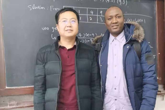 Hira da Mahmud Inuwa Bello dalibi dake karatu a jami'ar fasaha ta Northwestern Polytechnic dake birnin Xi'an na kasar Sin