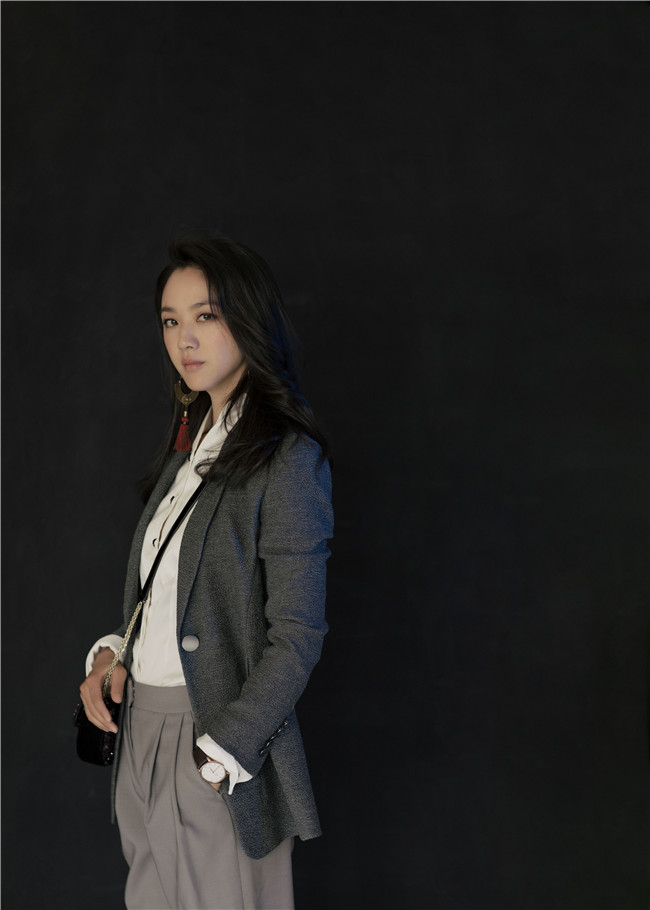 탕웨이 최신 패션화보 공개, 중성적 매력 돋보여