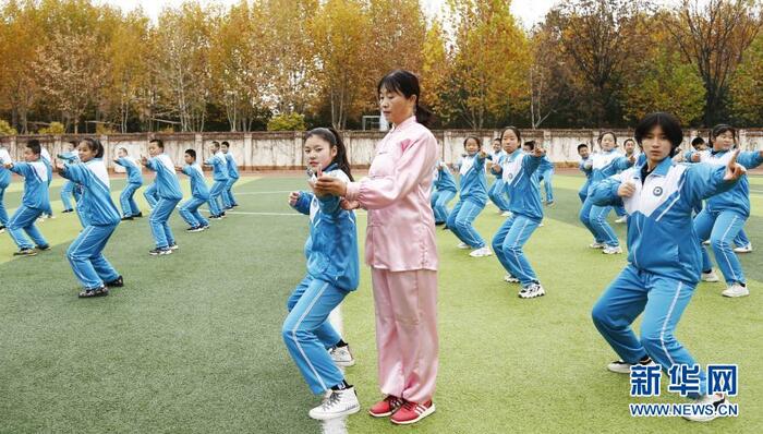 중국 고유의 운동법인 팔단금(八段錦) , 특색 체육 과목에 편입