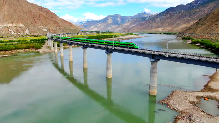 습근평 주석, 티베트에서 중국의 첫 고원 전기화 철도 시찰_fororder_rBABCWD6NeSAM3dgAAAAAAAAAAA907.800x449