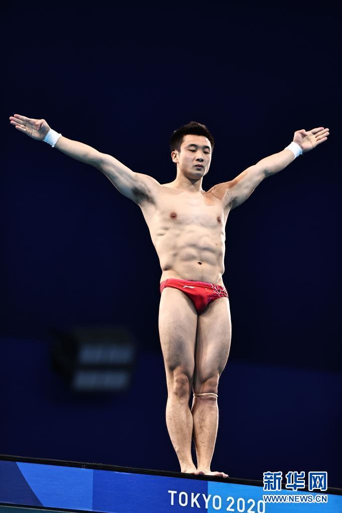 (금메달-38) 다이빙 남자 10m 플랫폼 결승서 중국 선수 1,2위 차지_fororder_rBABCmEOQTyAdCNZAAAAAAAAAAA805.682x1023