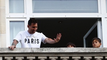Leo Messi ya isa birnin Paris