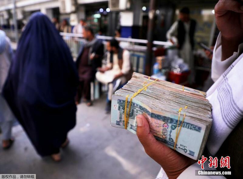 An sake bude bankuna da kasuwanni a birnin Kabul_fororder_0906-3