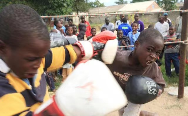 Tsohon dan wasan damben boxing na Zimbabwe na kokarin yaye sabbin rukunin ‘yan dambe_fororder_1202-boxing