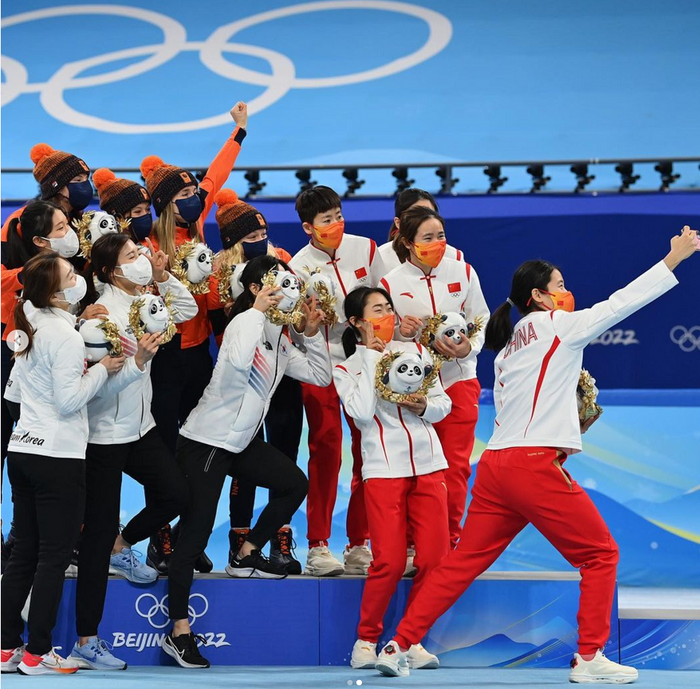 중국·한국·네덜란드 선수들의 '가장 사랑 넘치는 단체사진'...누리꾼들 뜨거운 반응_fororder_2022021516352729550