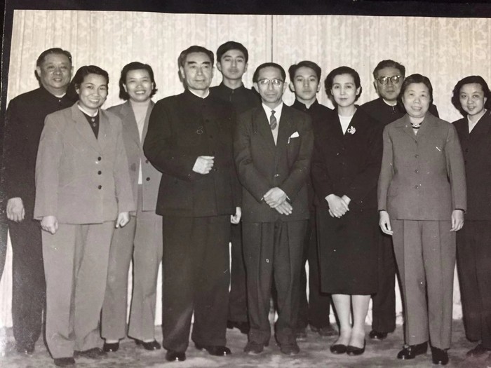 图片默认标题_fororder_3、60年代与周总理夫妇、廖承志先生、赵安博等在一起