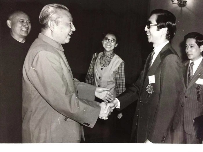 图片默认标题_fororder_4、70年代作为日中友好青年代表团团长访华时受到习仲勋副总理亲切接见