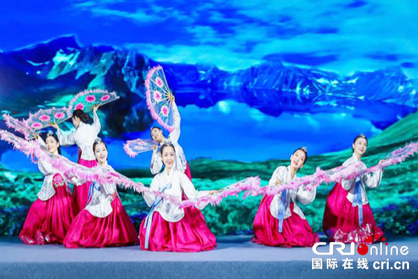 图片默认标题_fororder_来自延边朝鲜族自治州的歌舞表演 张楠摄