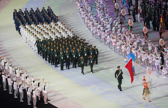 图片默认标题_fororder_第七届世界军人运动会开幕式上， 东道主中国人民解放军代表团入场